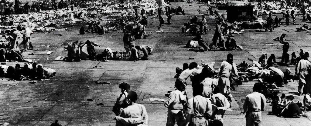 A blank minute in Hiroshima